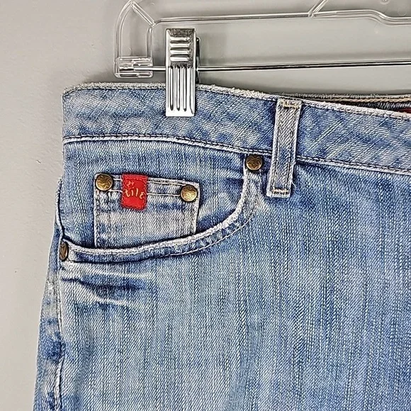 Tilt Low Rise Frayed Cuff Hem Jean Shorts Size: 7 - Picture 2 of 7